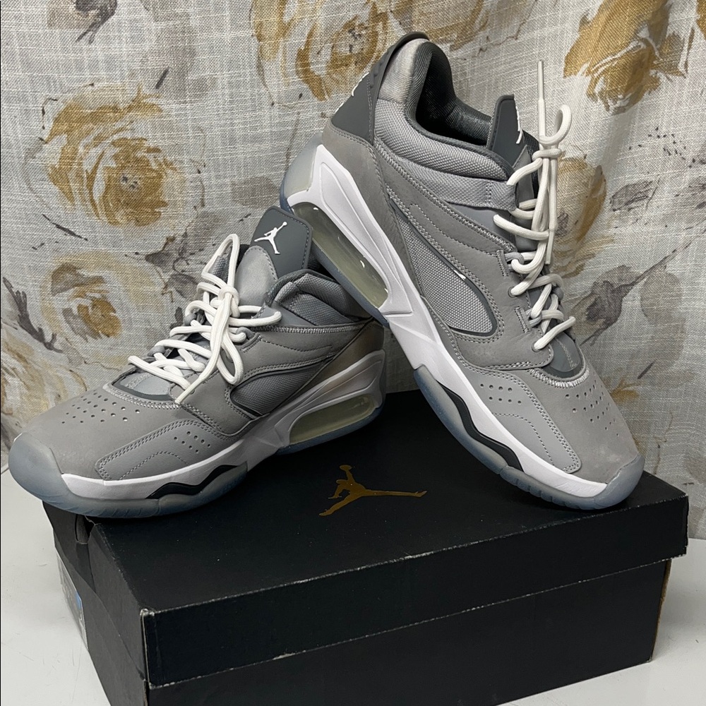 Jordan Men's Gray and White Sneakers